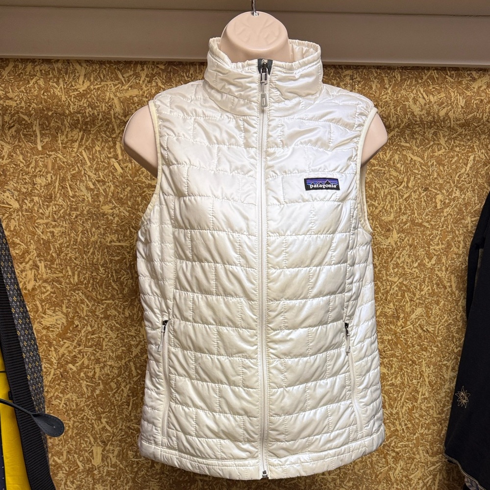 Patagonia Women's White Quilted Puffer